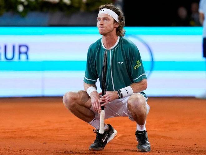 众多年轻球 众多年轻球