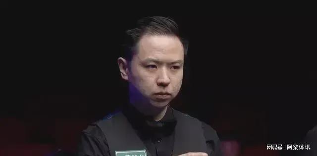 在中场休息 在中场休息